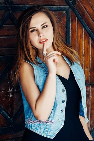 173923 - Alina Alter: 32 - Ukraine