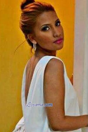 180785 - Dayana Alter: 24 - Kolumbien