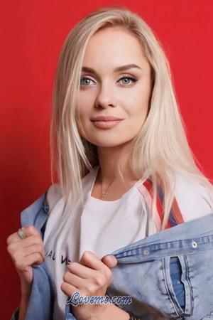 185801 - Julia Alter: 37 - Ukraine