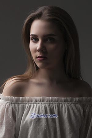 186884 - Mariya Alter: 21 - Ukraine