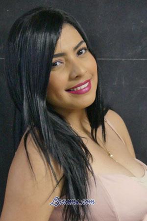 191920 - Thalia Alter: 28 - Kolumbien