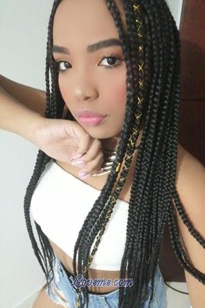 192916 - Yenssy Alter: 29 - Kolumbien