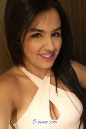 195905 - Zulyani Alter: 35 - Kolumbien