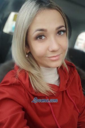 200011 - Anzela Alter: 34 - Russland