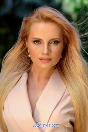 200915 - Alina Alter: 27 - Ukraine