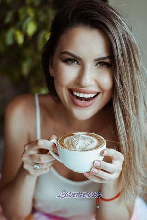 203307 - Mariya Alter: 33 - Ukraine