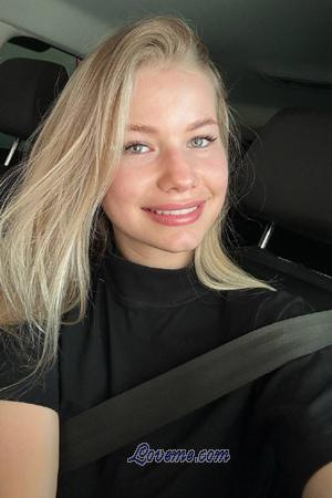 203468 - Yana Alter: 22 - Ukraine