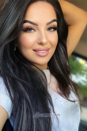 203953 - Alina Alter: 32 - Ukraine