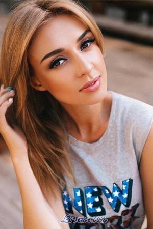 206450 - Yuliia Alter: 38 - Ukraine