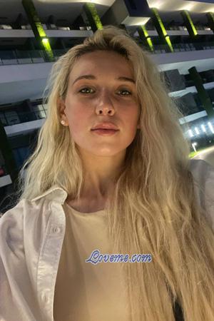 207903 - Valeriia Alter: 19 - Ukraine