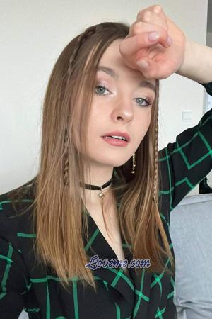 208056 - Adelina Alter: 24 - Estland