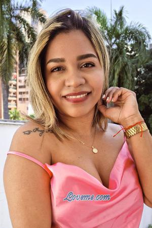 212049 - Madelein Alter: 32 - Kolumbien