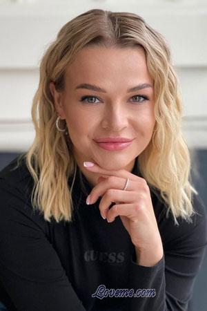 219016 - Lesia Alter: 31 - Ukraine