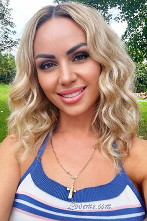 219890 - Julia Alter: 42 - Ukraine