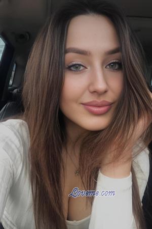 220175 - Karyna Alter: 22 - Ukraine