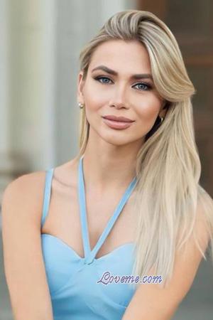 221271 - Marharyta Alter: 33 - Ukraine