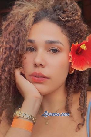 221908 - Yenifer Alter: 26 - Kolumbien