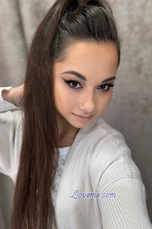 222266 - Arina Alter: 20 - Moldawien