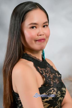 Ladies of Island Garden Stadt of Samal