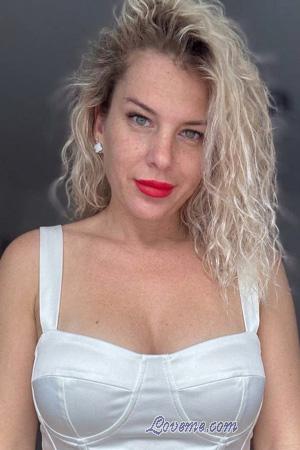 228200 - Nataliia Alter: 42 - Ukraine