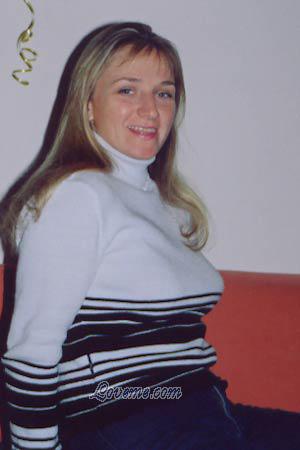 53935 - Anzhela Alter: 39 - Lettland