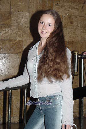 54350 - Helen Alter: 28 - Ukraine