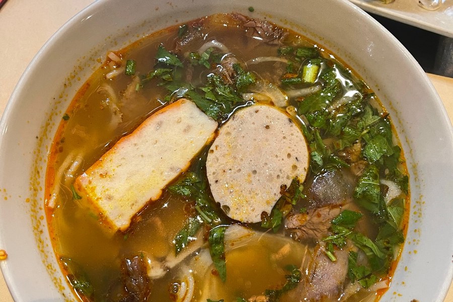 Vietnamesisches Suppengericht im Restaurant Nhà Hàng Ngon